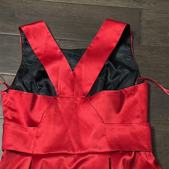 Womens Black Collection red “satin” style dress, knee length medium sleeveless - Picture 4 of 9
